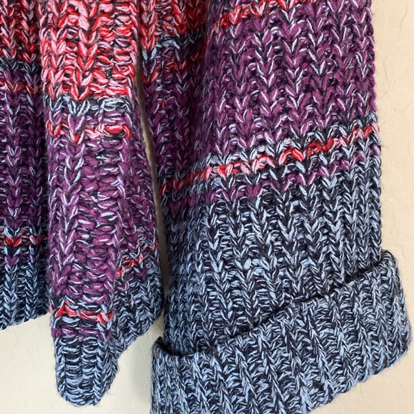 Kori, large, rainbow sweater with wide sleeves/cuffs - Picture 10 of 13